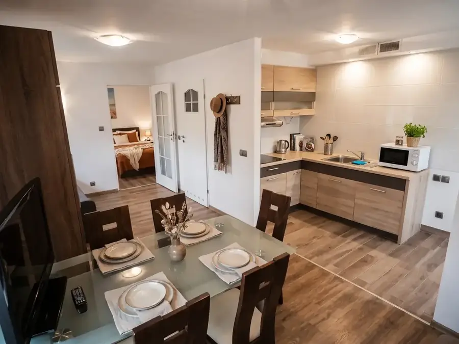 Jadalnia z aneksem kuchennym — Apartament letni 1, Zatoka Cydrowa w Stegnie