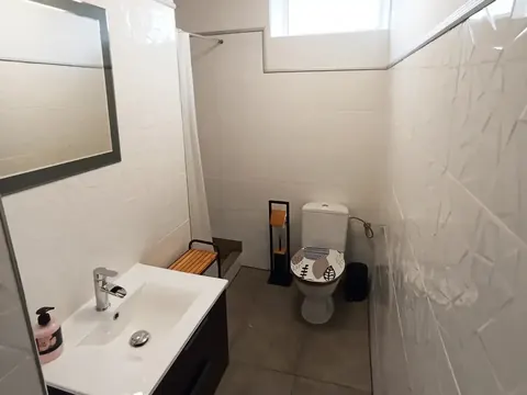 Łazienka z prysznicem — Apartament letni 4, Zatoka Cydrowa w Stegnie