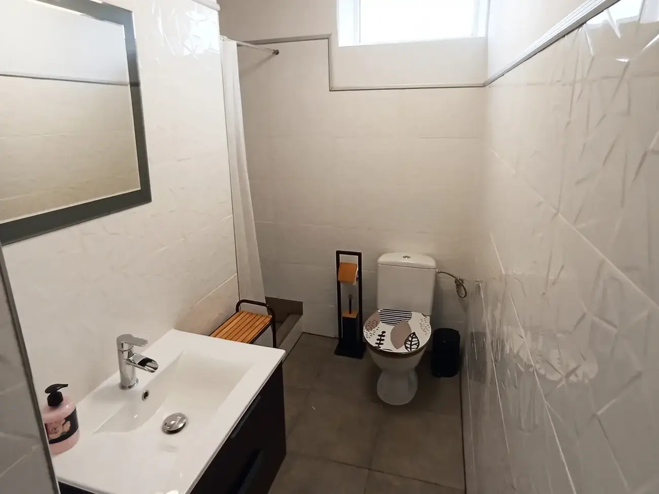 Łazienka z prysznicem — Apartament letni 4, Zatoka Cydrowa w Stegnie